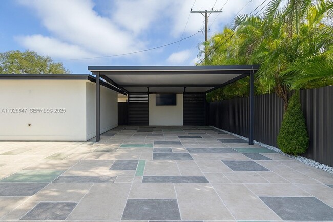 Building Photo - 9540 Martinique Dr