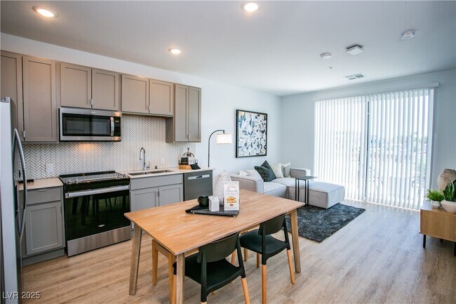 Building Photo - 4480 Meadows Ln