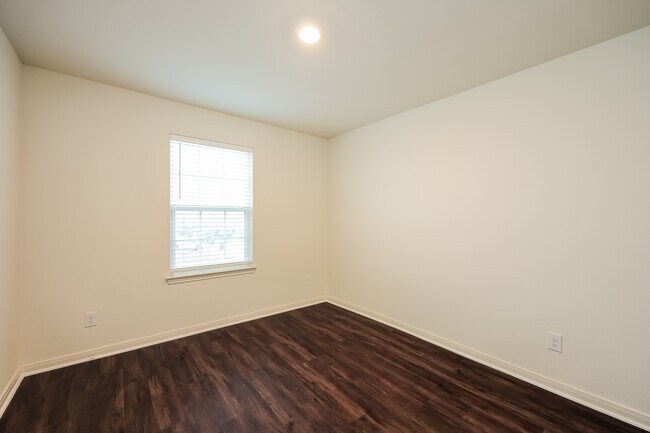 Building Photo - 7302 Lazy Cyn