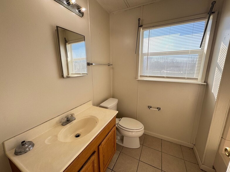 Building Photo - 803 Sissom Rd