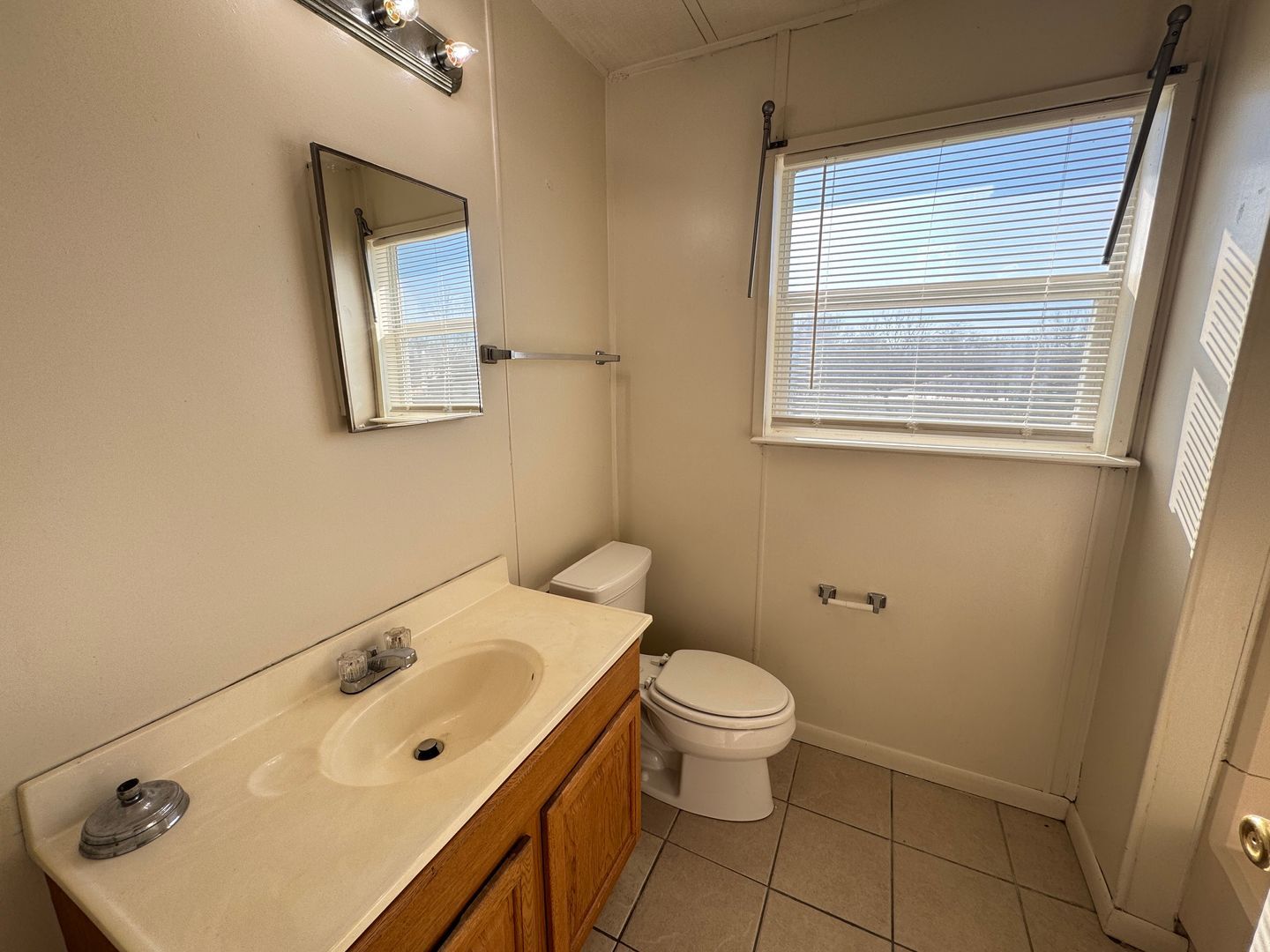 Building Photo - 803 Sissom Rd