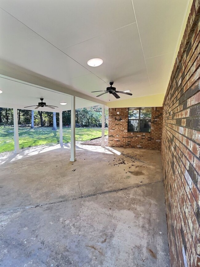 Building Photo - Spacious 4 bedroom home in Ocean Springs!