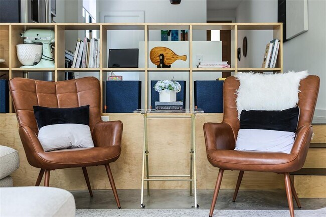 Building Photo - 2709 E 14th St