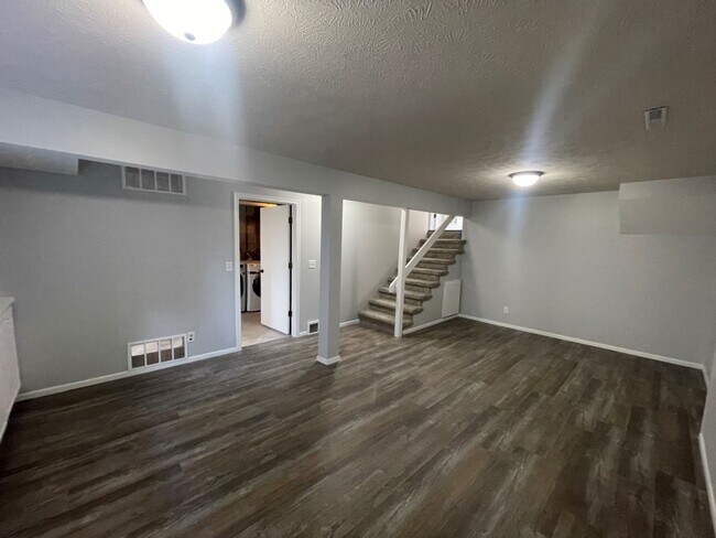 Building Photo - Home For Rent Bellevue.