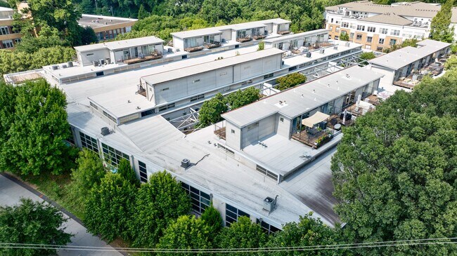 Building Photo - 400 Village Pkwy