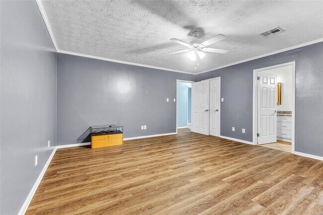 Building Photo - 140 Livingston Cir
