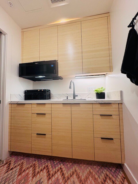 Kitchenette - 125 Darlington Ln