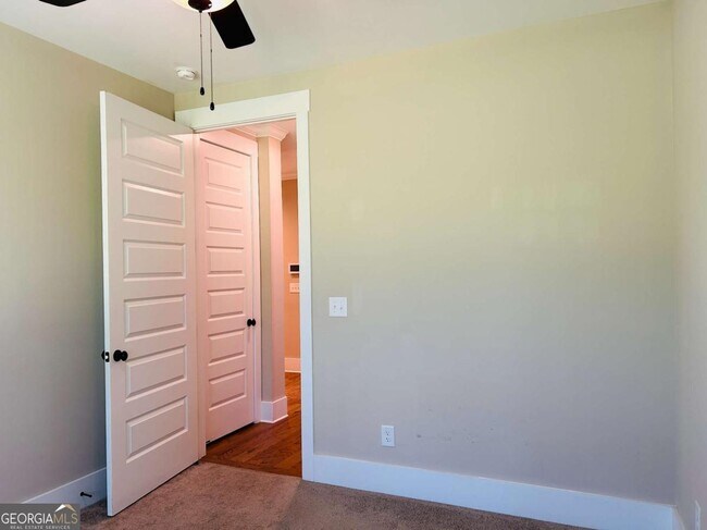 Building Photo - 16 Anchor Ct