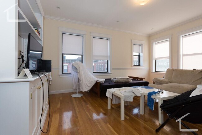 Building Photo - 6/1 No Fee! Large, renovated 4BR/2BA with heat inc, balcony