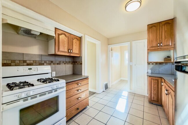 Building Photo - Binford