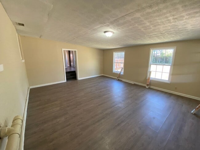 Building Photo - 5 Bedroom / 2 Bathroom Home for Rent in Columbus, GA 31906