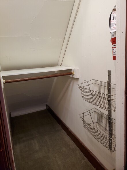 Building Photo - 1560 E Irving Plz