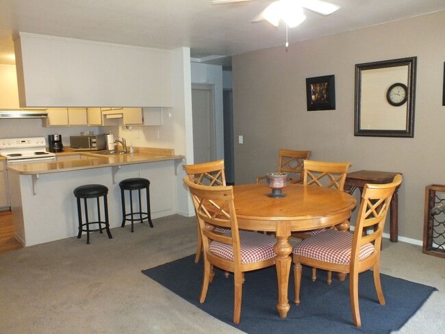 Building Photo - Rescue 2/2 1050 sf home with garage and yard!