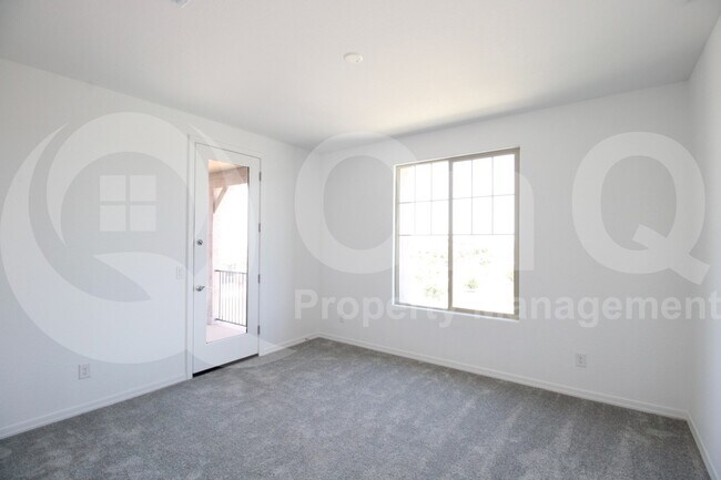 Building Photo - 19031 E Braeburn Ln