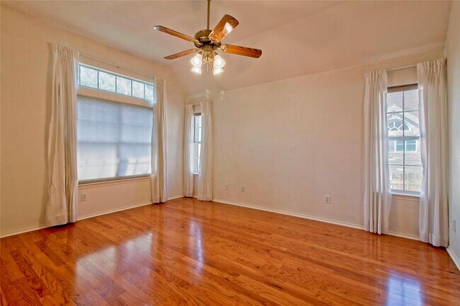 Building Photo - 108 Rio Vista Dr