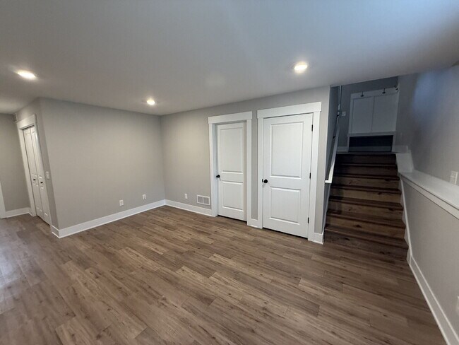 Building Photo - 3 bed, 2 bath Townhouse SE Grand Rapids