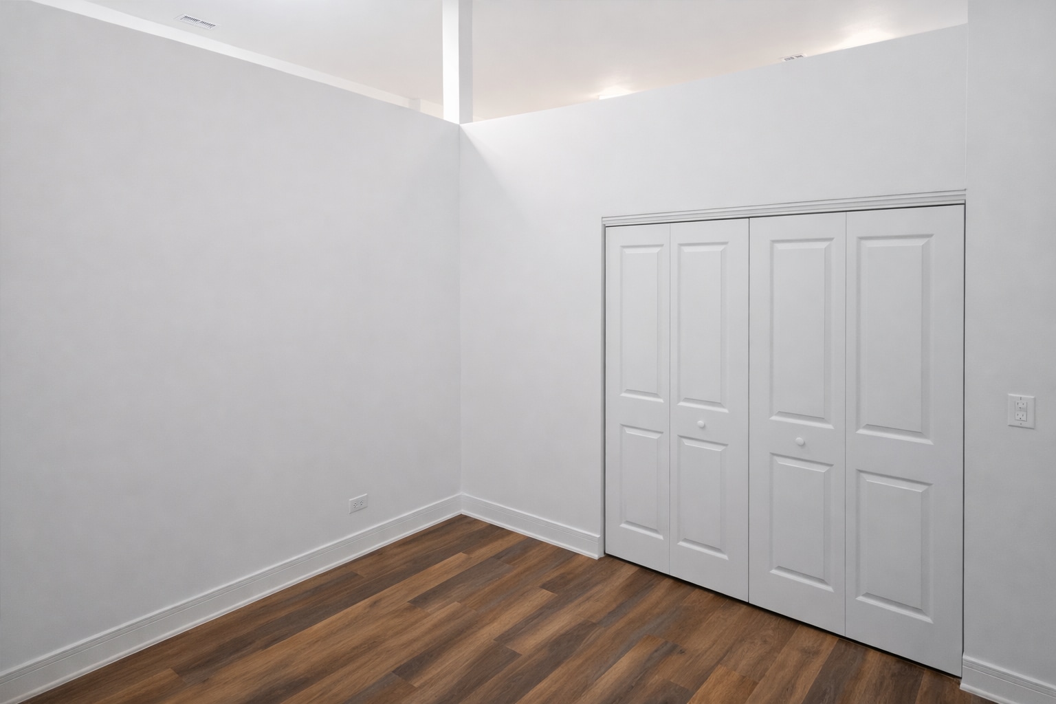 Building Photo - 1533 N Western Ave