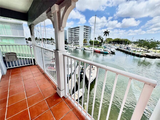 Building Photo - 2415 NW 16th St Rd