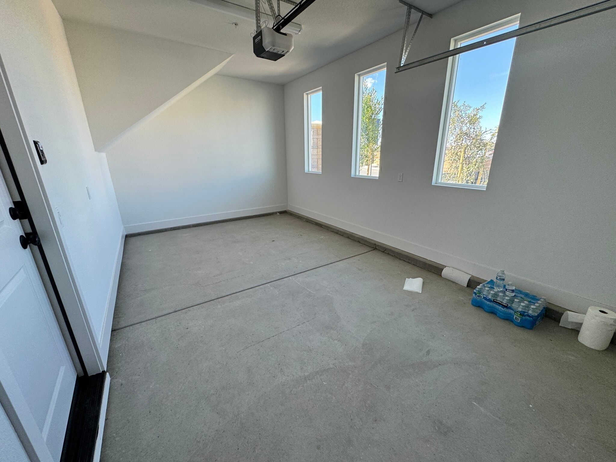 Building Photo - 201 W Rustica Dr