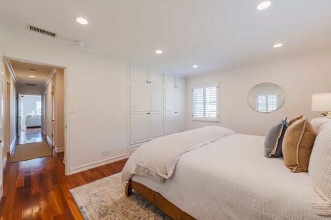 Building Photo - 426 Vía La Selva