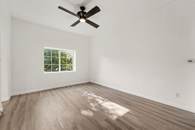 Building Photo - 3537 Lipan St
