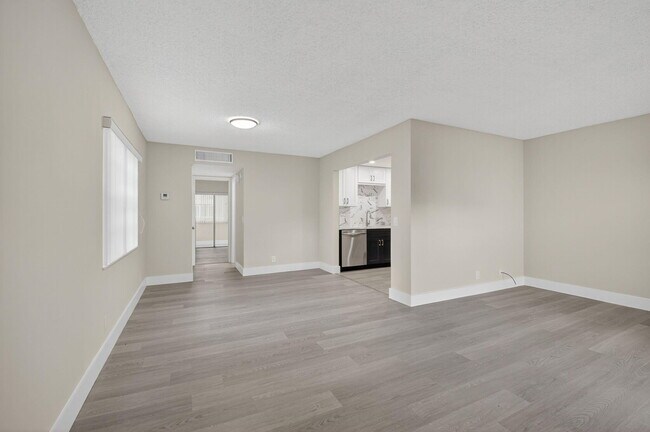 Building Photo - 538 Normandy Ln