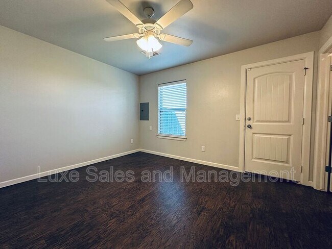 Building Photo - 11412 N Lincoln Blvd