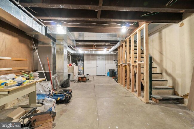 Building Photo - 507 W Abbottsford Ave