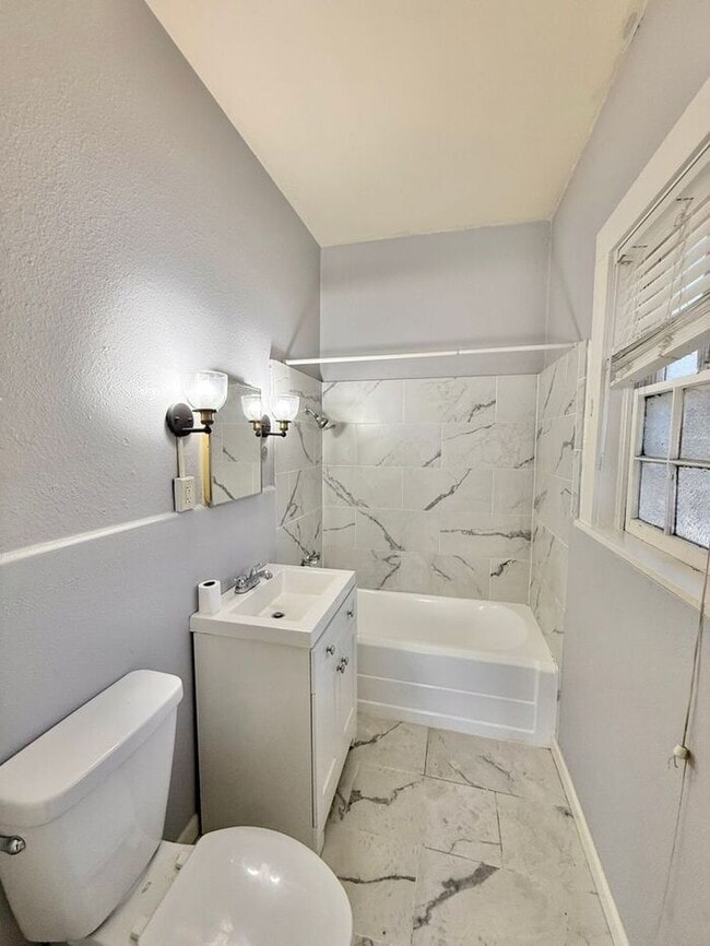 Building Photo - Coming Soon! 1 Bed 1 Bath at Broadway Apar...