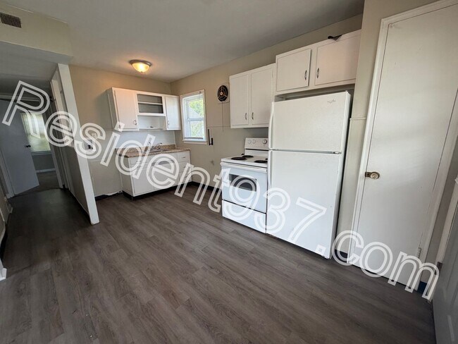 Building Photo - 1047 Blakley Dr