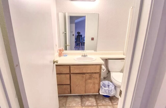 Building Photo - 9127 Newhall Dr
