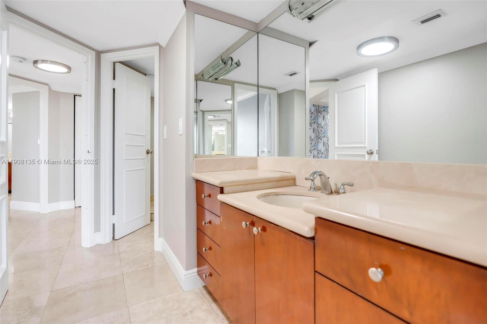 Building Photo - 2333 Brickell Ave