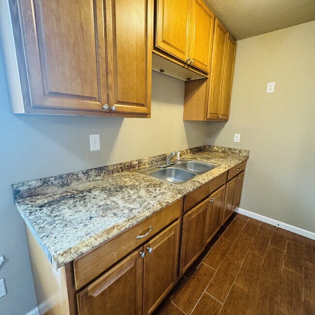 Building Photo - 2401 Clayborn