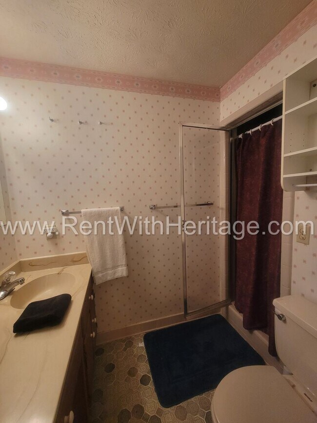Building Photo - 1050 Flamingo Dr