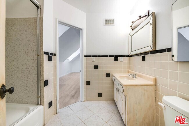 Building Photo - 4309 Gentry Ave