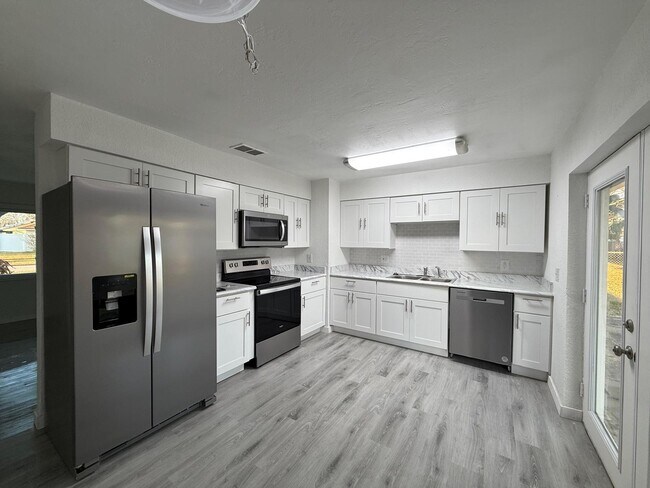 Building Photo - 793 Aspen Dr