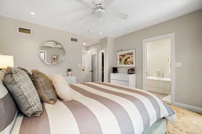 Building Photo - 16 Follen St