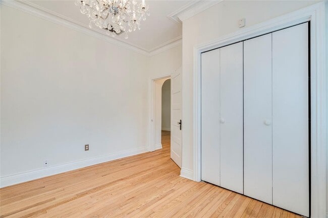 Building Photo - 512 E 49th St