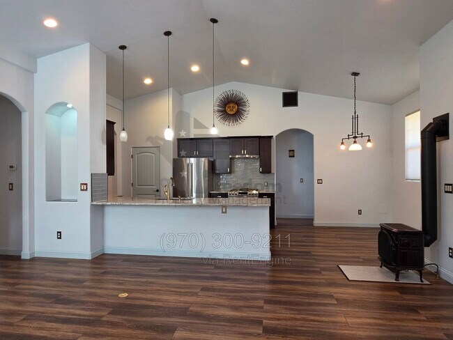 Building Photo - 2096 Two Wood Dr