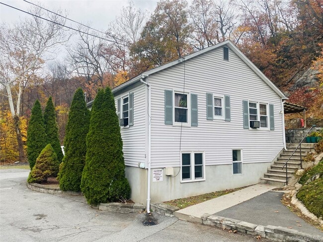 Building Photo - 5 Old State Rd