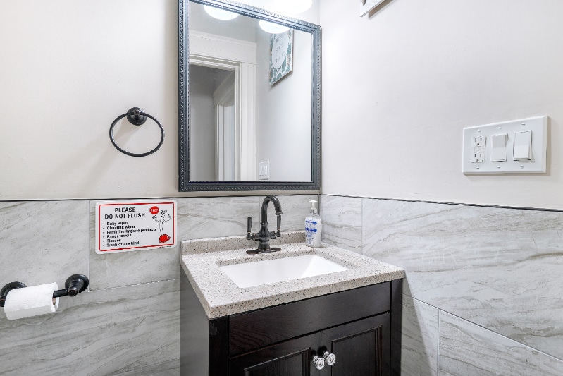 Building Photo - 146 E Fairview Ave