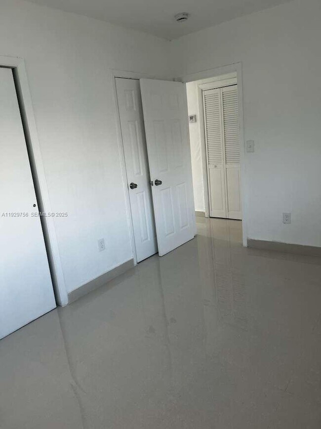 Building Photo - 3120 NW 19th Ave