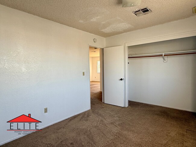Building Photo - 924AT