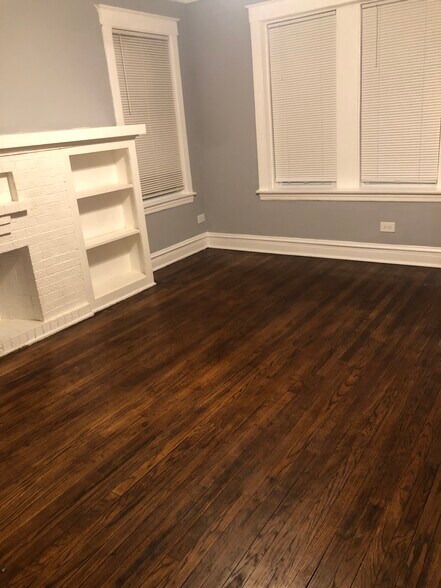 LIVING ROOM - 1818 N Luna Ave