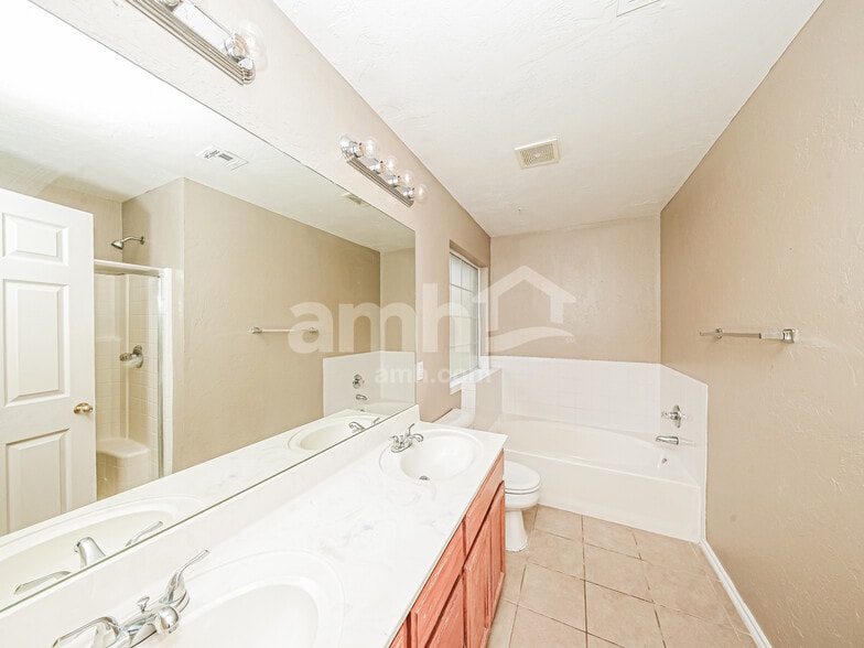 Building Photo - 316 SW 40th St