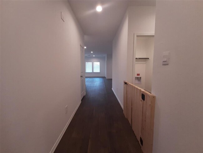 Building Photo - 20150 Zwolle Dr