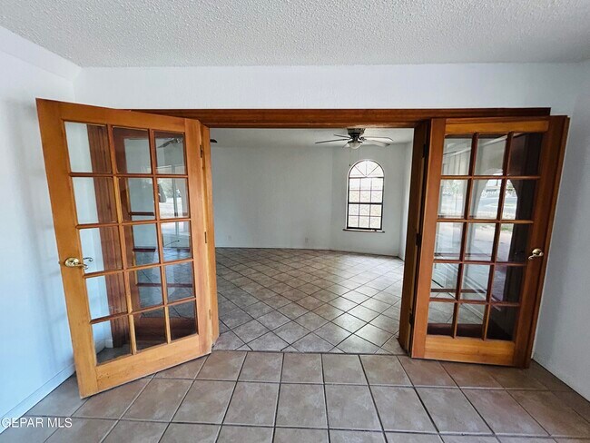 Building Photo - 805 Chile Pl