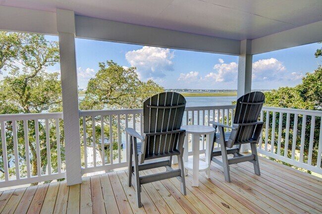 Building Photo - Seasonal Rental: Total Relaxation with Sou...