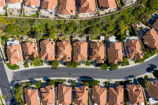 Building Photo - Beautiful and Highly Upgraded Furnished Home in the 55+ Community of Palmia!