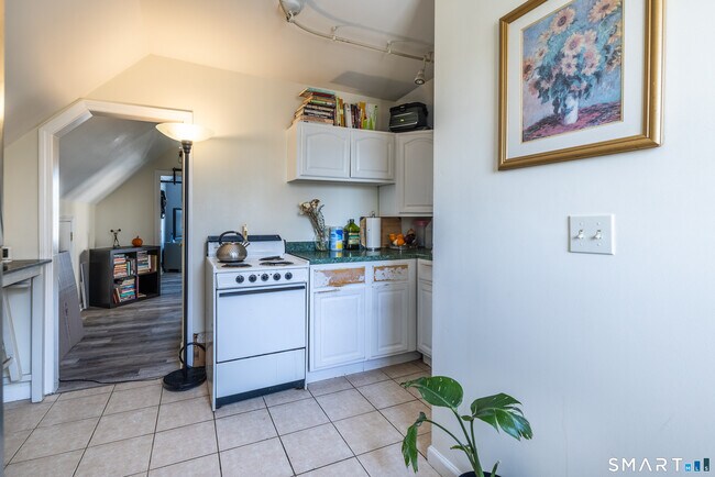 Building Photo - 795 Brewster St